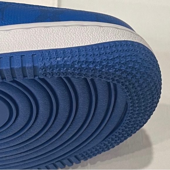 Louis Vuitton X Nike Air Force 1 - Picture 14 of 16